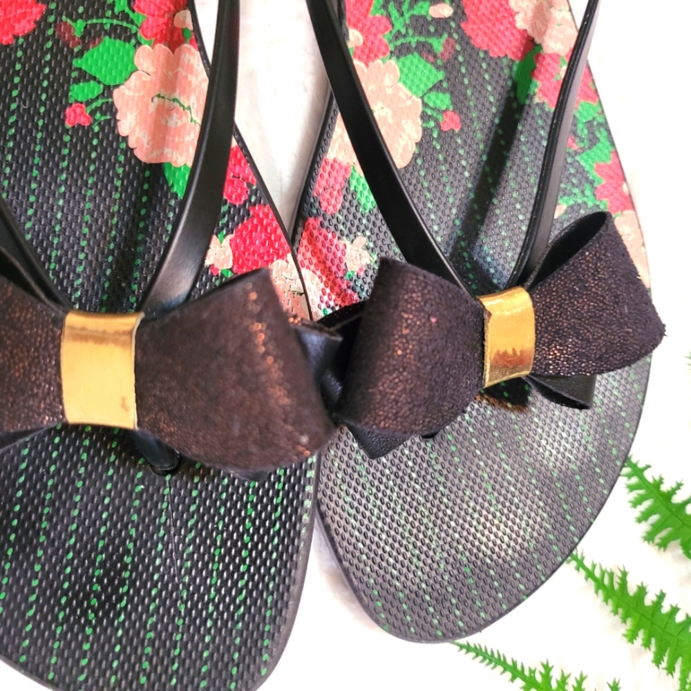 Slippers - Picture 2 of 5